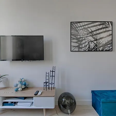 Magnificent Studio Garibaldi Square - Brand New Nice